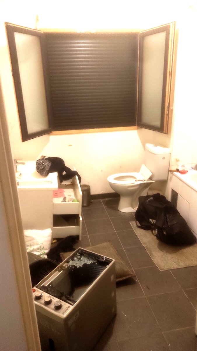 Logement insalubre avant nettoyage BPM Paris — accumulation objets